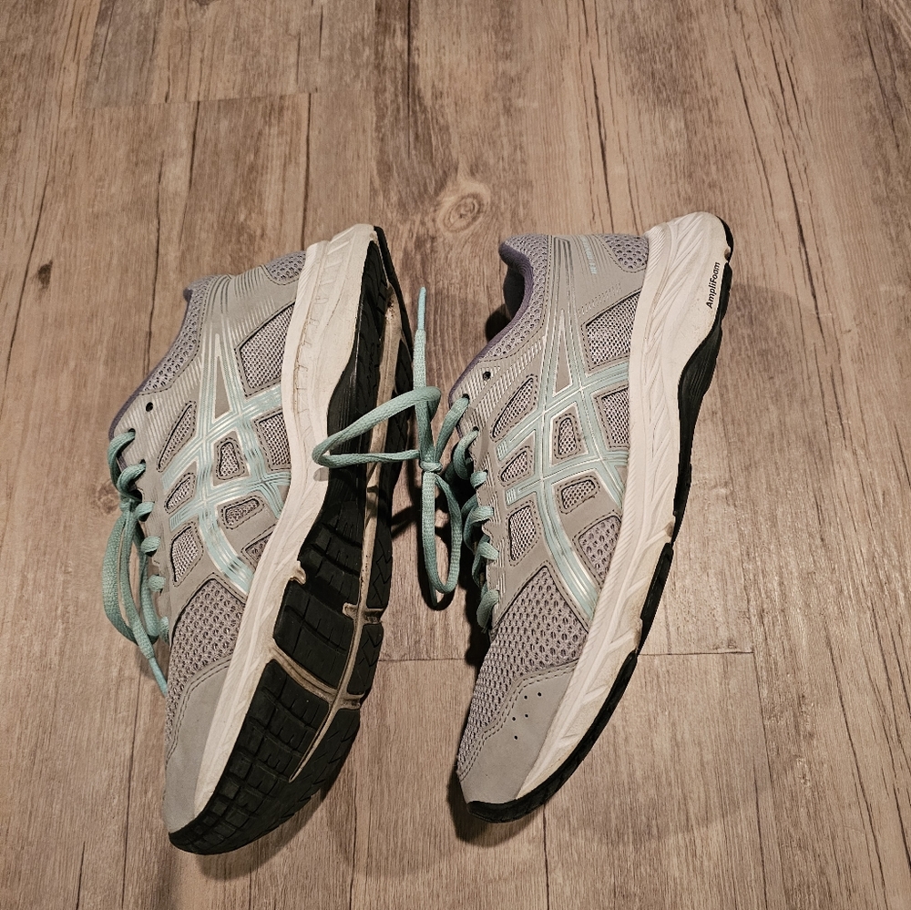 Women athletic shoes